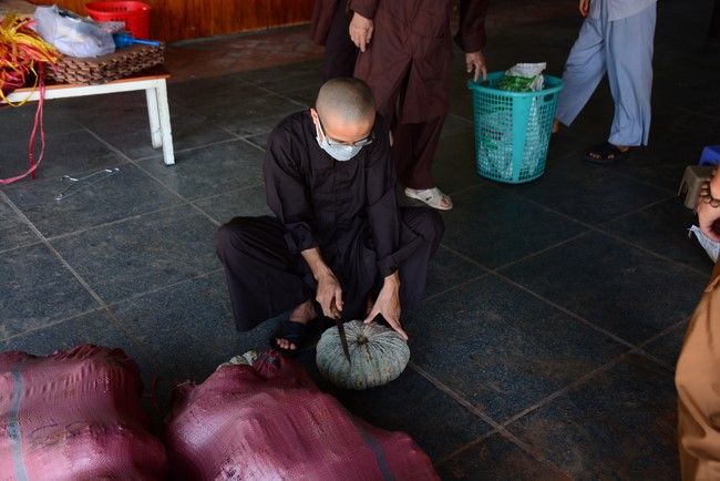Continuing to support people in need in the Covid-19 pandemic of Hoang Phap Pagoda (series 7)